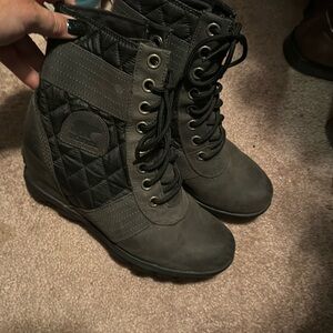 Sorel lot 1 Boot 2 sandals